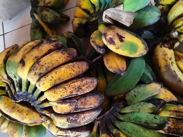 Piyasada bir avuç muz