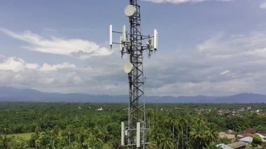 Gün boyunca sinyal vericisi kulesi