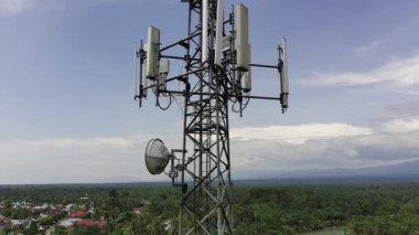 Gün boyunca sinyal vericisi kulesi