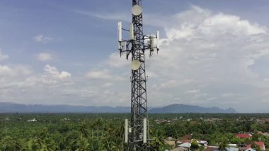 Gün boyunca sinyal vericisi kulesi