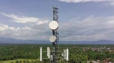 Gün boyunca sinyal vericisi kulesi