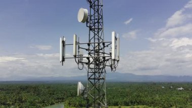 Gün boyunca sinyal vericisi kulesi