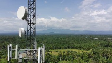 Gün boyunca sinyal vericisi kulesi