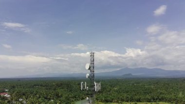 Gün boyunca sinyal vericisi kulesi