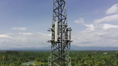 Gün boyunca sinyal vericisi kulesi