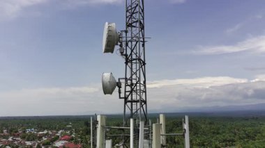 Gün boyunca sinyal vericisi kulesi