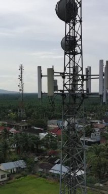 Gün boyunca sinyal vericisi kulesi