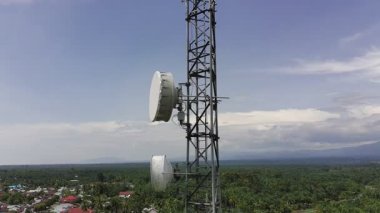 Gün boyunca sinyal vericisi kulesi