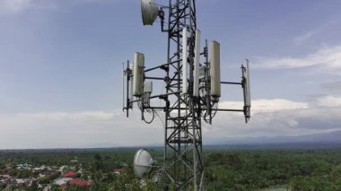 Gün boyunca sinyal vericisi kulesi