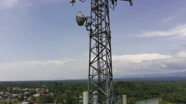 Gün boyunca sinyal vericisi kulesi