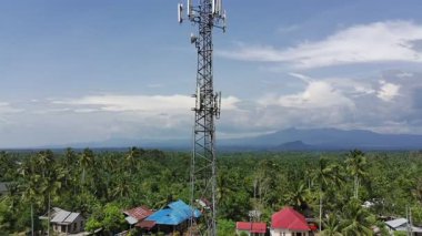 Gün boyunca sinyal vericisi kulesi