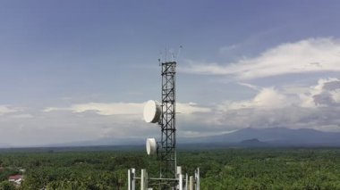 Gün boyunca sinyal vericisi kulesi