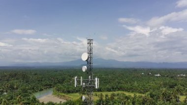 Gün boyunca sinyal vericisi kulesi