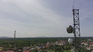 Gün boyunca sinyal vericisi kulesi