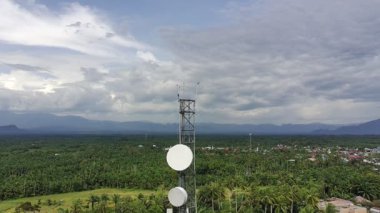 Gün boyunca sinyal vericisi kulesi