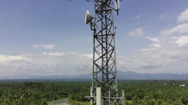 Gün boyunca sinyal vericisi kulesi