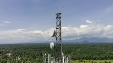 Gün boyunca sinyal vericisi kulesi