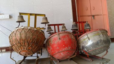 Tabla davulu Hint klasik müzik enstrümanı yakın çekim. Rahatlamanın içinde etnik müzik enstrümanı tablası