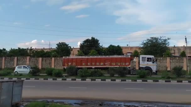 Oktober 2020 Reengus Jaipur Indien Seitenkamera Folgt Einem Großen Lkw — Stockvideo