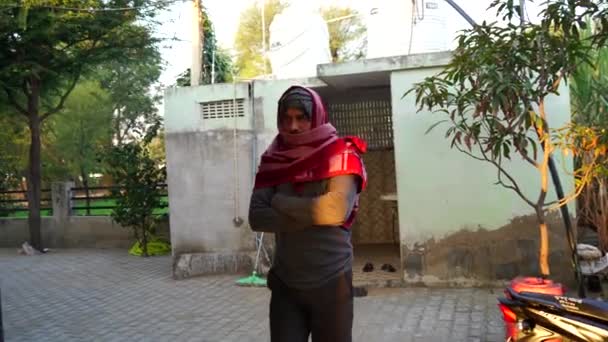 Січень 2020 Махрулі Джайпур Індіанський Індіанець Загорнутий Шаулом Додому Монотонний — стокове відео