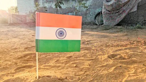 Zwaaiende Indiase Vlag Met Vlaggenmast Grondachtergrond Mooie Vlag Die Grond — Stockfoto