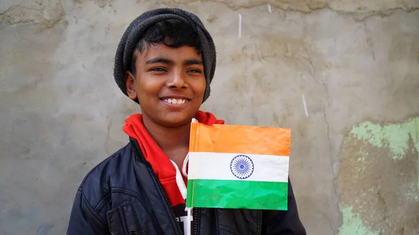 Alegre Niño Mostrando Bandera Victoria India Día República Gran Dignidad —  Fotos de Stock