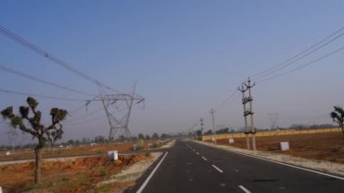 Sanayi altyapı geliştirme kavramı. Ağır makine sanayileri için yeni tahsis edilmiş arazi ve asfalt yol.