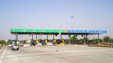 30 Mart 2021 - Akhepura, Sikar, Hindistan. Sikar 'daki Merkez tarım reformu yasalarını protesto eden çiftçilerin sürmekte olan otoyol gişe hasılatı belirlenemedi.