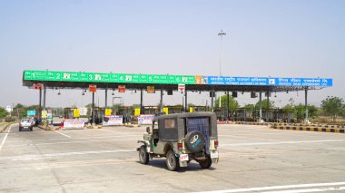 30 Mart 2021 - Akhepura, Sikar, Hindistan. NHAI tarafından işletilen ulusal bir otoyoldaki gişenin müthiş bir resmi (Hindistan 'ın ulusal otoyol yetkilisi))