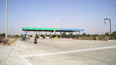 30 Mart 2021 - Akhepura, Sikar, Hindistan. Sikar 'daki Merkez tarım reformu yasalarını protesto eden çiftçilerin sürmekte olan otoyol gişe hasılatı belirlenemedi.