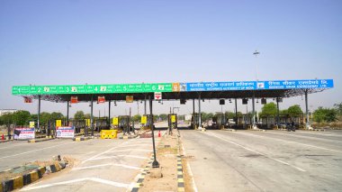 30 Mart 2021 - Akhepura, Sikar, Hindistan. Sikar 'daki Merkez tarım reformu yasalarını protesto eden çiftçilerin sürmekte olan otoyol gişe hasılatı belirlenemedi.