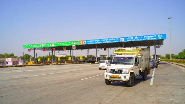 30 Mart 2021 - Akhepura, Sikar, Hindistan. Hindistan 'da 52. Otoyol' daki gişe..