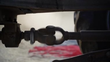 Harman makinesini döndürmek için demir konnektör. Döndürücü görüntüler makineyi döndürmek için yakınlaştırılıyor.