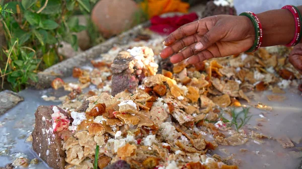 Święte Jedzenie Aby Zaoferować Ptaki Hinduskiej Świątyni Religijnej Festiwalu Navratra — Zdjęcie stockowe