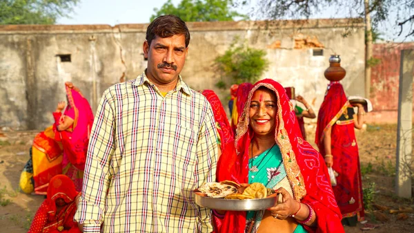 April 2021 Reengus Sikar India Outdoor Praying Concept Holy Couple — Stock Photo, Image