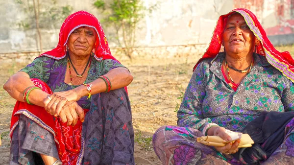 Квітня 2021 Реенгус Сікар Індія Двоє Стареньких Жінок Які Сидять — стокове фото