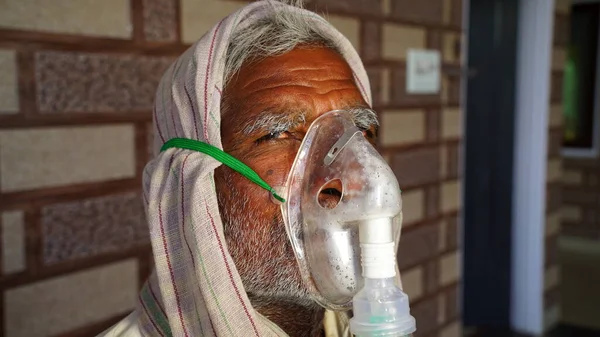 Квітня 2021 Джайпур Раджастхан Індія Старий Індійський Чоловік Дихає Від — стокове фото