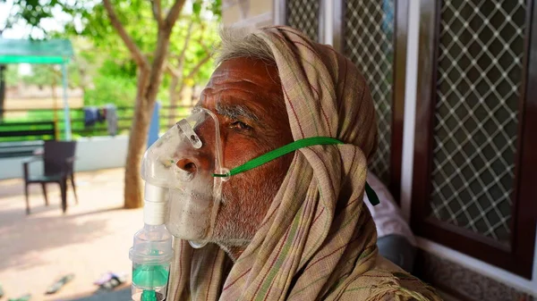 Квітня 2021 Джайпур Раджастхан Індія Хворий Старший Чоловік Кисневою Маскою — стокове фото