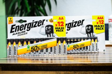 Iserlohn Almanya 26 Ekim 2025 Enerji pilleri ahşap masa yakın görüş yatar