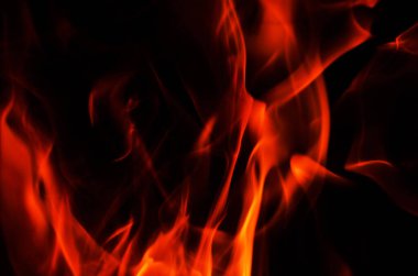 Bu görüntü dinamik hareketi ve alevlerin yoğun sıcaklığını yakalar, çeşitli yaratıcı projeler için mükemmeldir.