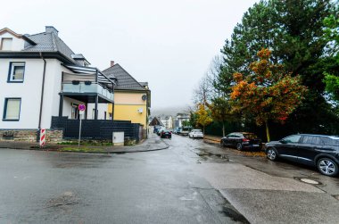 LETMATHE, İSERLOHN, GERMANİ 16 Kasım 2025 Im Isernt caddesinde sisli bir geçmişi olan yerleşim alanı