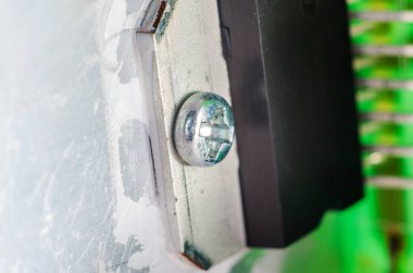 Elektronik soğutma ve termal yönetim için metal ısıtıcı üzerine vida monte güç mosfet transistörü