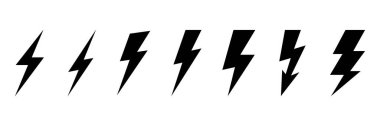 Beyaz arkaplanda izole edilmiş çeşitli yıldırım şekilleri koleksiyonu