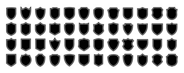 Beyaz arkaplanda izole edilmiş kalkan simgesi vektörü. Güvenlik, amblem, arma, güvenlik, dekorasyon, kraliyet sembolü.