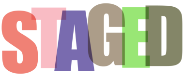 Şeffaf arkaplanda 'sahnelenmiş' kelimesinin yaratıcı tipografi tasarımı