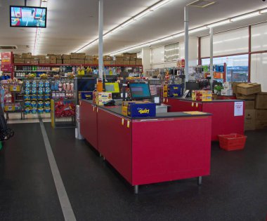    Devonport, Tazmanya. Aust. 22 07 2025. Yerel bir perakende şirketinde güvenlik kamerasının görüntülerini kontrol et..                            