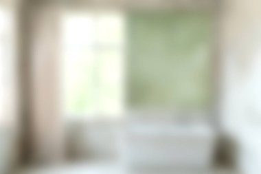 Çağdaş bir banyonun, doğal ışık, şık bir dekor ve rahatlama ve rahatlama için mükemmel sakin bir atmosfer içeren yumuşak odaklı görüntüsü..