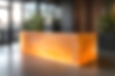 Modern bir resepsiyon masasında, çağdaş ofis ortamında parlayan turuncu bir ışık, profesyonelliği çağrıştıran ve ortamı hoş karşılayan bir ortam yer alıyor..