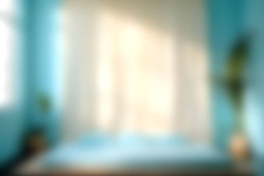 Doğal ışıkla dolu sakin bir yatak odası, yumuşak perdeler ve sakin bir atmosfer. Huzurlu bir dinlenme yeri yaratmak için mükemmel..