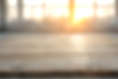 Yumuşak ve ılık güneş ışığı pencerelerden süzülerek, kapalı bir alanda sakin ve sakinleştirici bir atmosfer yaratır. Barışçıl ayarlar için ideal.